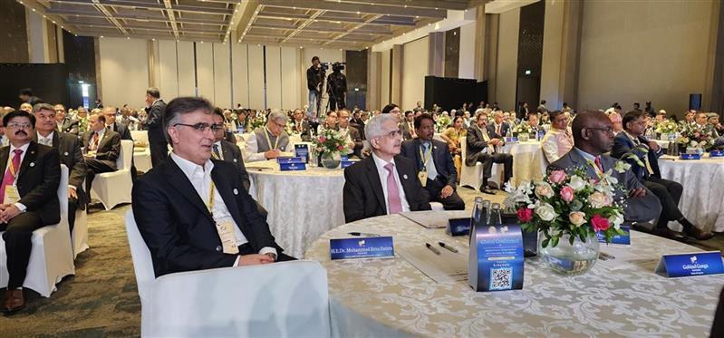فرزین در جمع رهبران بانکی جهان فرزین در جمع رهبران بانکی جهان