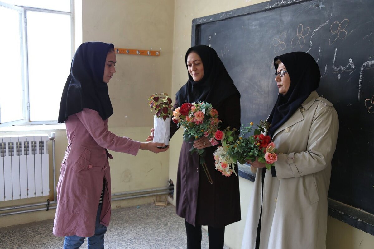 زمان واریز هدیه روز معلم ۱۴۰۴ زمان واریز هدیه روز معلم ۱۴۰۴