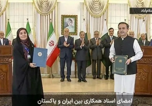 امضای سند همکاری حمل&zwnj;ونقل و ترانزیت میان ایران و پاکستان