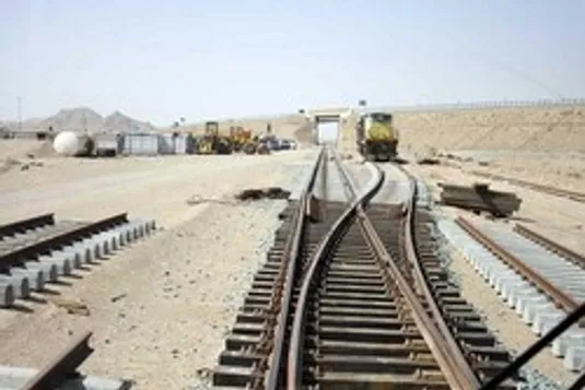 خطیبی: پیشرفت راه&zwnj;آهن چابهار - زاهدان از ۸۴ درصد عبور کرد