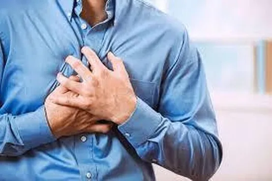 ۸ نشانه&zwnj; اولیه سکته قلبی