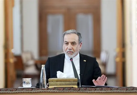 عراقچی: رویکرد زیاده خواهانه آمریکا با برخورد مقتدرانه ایران مواجه شد