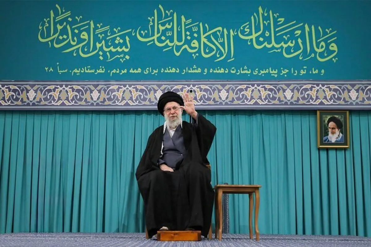 رهبر انقلاب: رئیس‌جمهور آمریکا به دلیل خسارات و تهمتی که به ملت ایران زد مجرم است