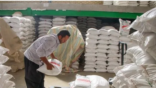 عملیات تخلیه و بارگیری محموله برنج وارداتی رو به اتمام است