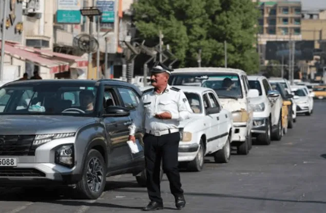 صف‌های طولانی بنزین در بغداد با ادامه بحران هرمز
