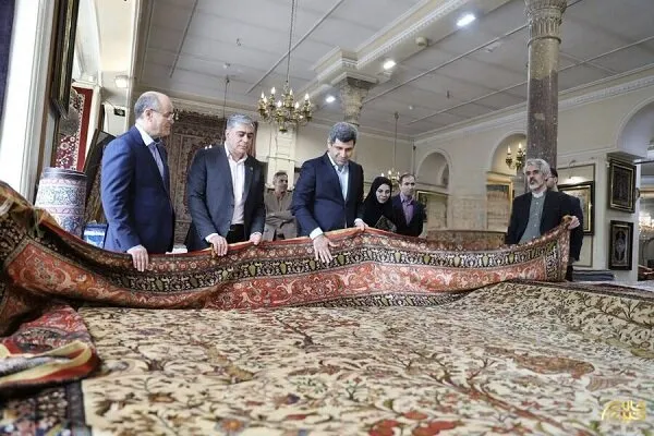 س