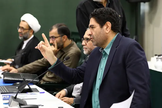 بیگدلی: کشاورزی که در مدیریت وضعیت معیشتی&zwnj;اش مانده، چگونه باید مملکت را خودکفا کند/ نیکزاد: پول گندم&zwnj;کاران پرداخت و سوخت برای گذر از فصل زراعی اختصاص داده شده است