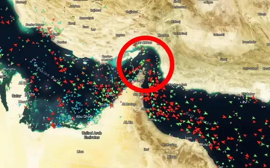 توقف عبور شناورها از تنگه هرمز زنجیره تامین کالا و لجستیک جهانی را مختل کرد