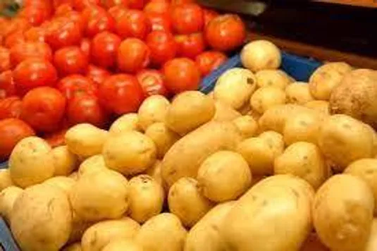 کاهش قیمت سیب زمینی و پیاز به ۱۶ تا ۲۰ هزار تومان