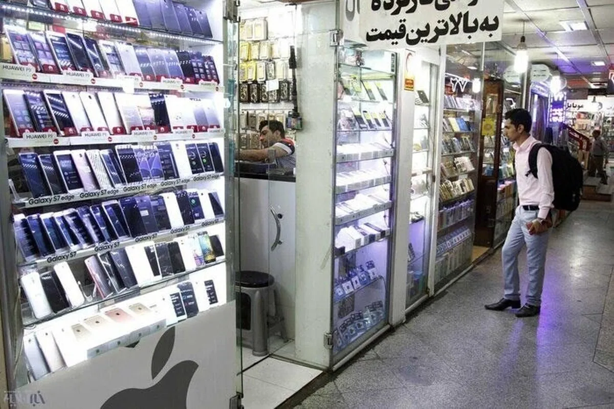 ابهامات واردات موبایل؛ از ارز نیمایی تا آیفون‌های رفرش