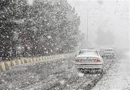بارش برف و باران در جاده&zwnj;های ۲۴ استان