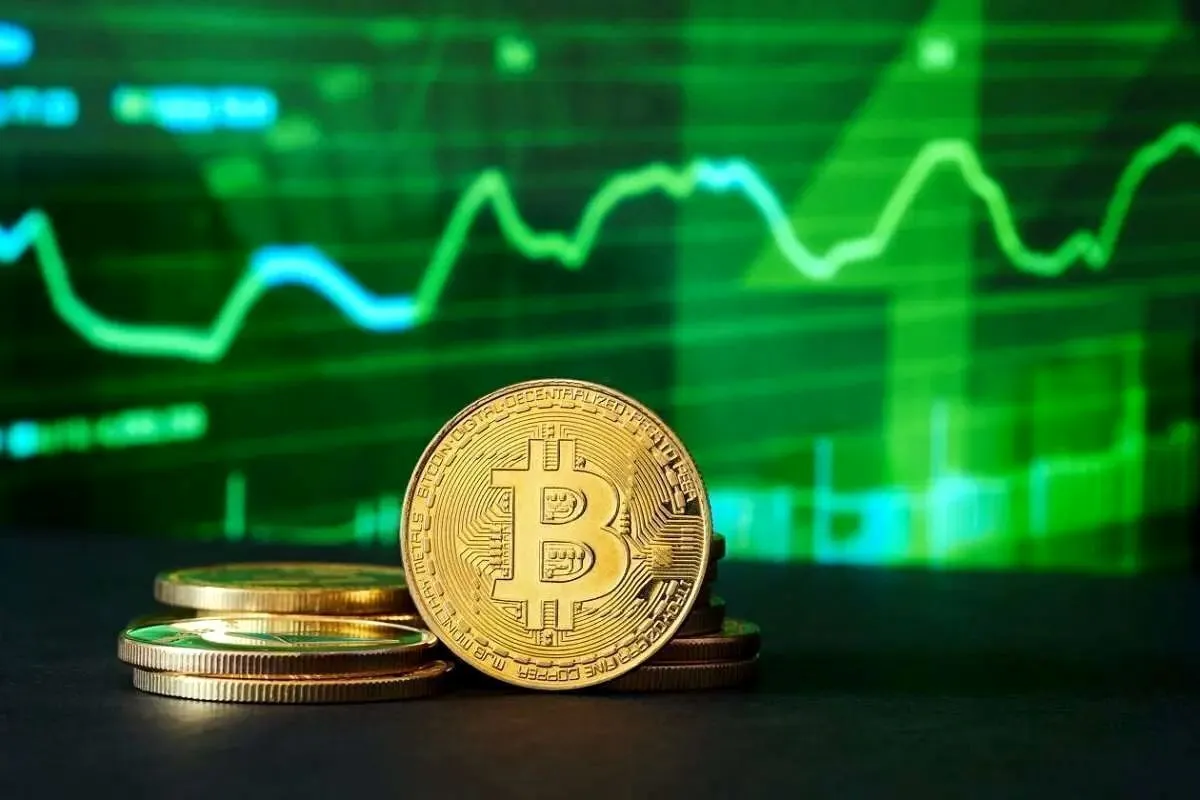 احتمال کاهش قیمت بیت‌کوین تا ۷۱۰۰۰ دلار