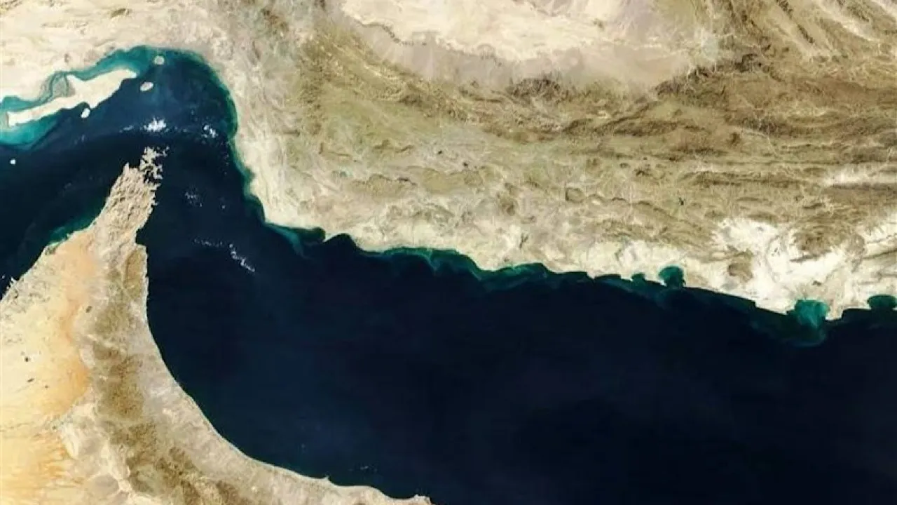   تنگه هرمز 