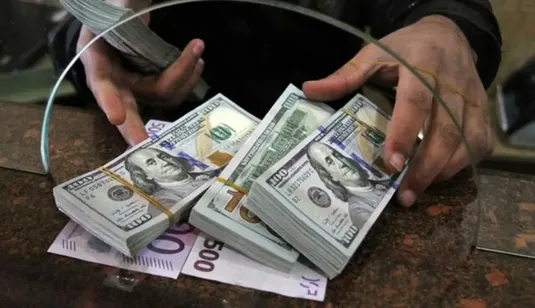 دلار در بازار جهانی تقویت شد؛ ین ژاپن به کف ۴۰ ساله نزدیک شد