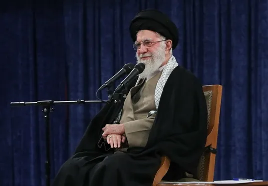 رهبر معظم انقلاب: آمریکا به همت ملت&zwnj;های منطقه از این منطقه خواهد رفت