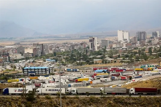 وعده کاهش ایستایی کامیون&zwnj;ها در مرز بازرگان به 4 روز