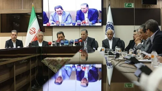 تعلیق کارت&zwnj;های بازرگانی با آستانه ۶۰ تا ۷۰ متوقف شود