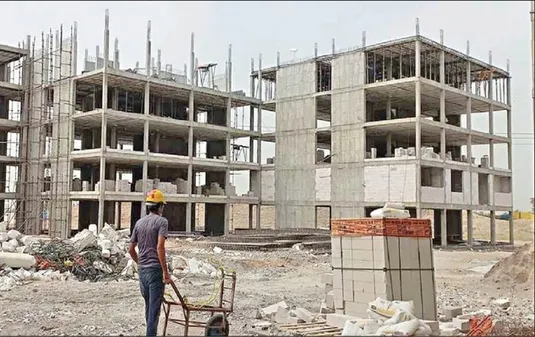 رونق بازار ساخت وساز در شمال کشور / سازندگان پای کار آمدند