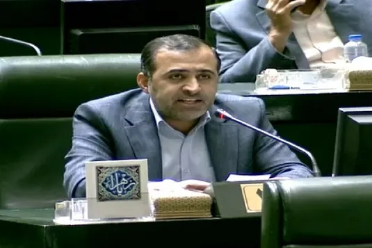 حسینی: بانک مرکزی برای مدیریت بازار ارز ورود جدی&zwnj;تری داشته باشد