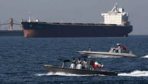 راه در رو آمریکا در تنگه هرمز بسته شد